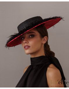 Sombrero de boda rojo y negro con plumas - Pamelas y Tocados para madrinas - 1