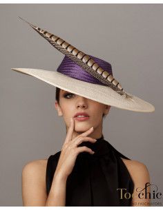 Elegante y sencilla pamela de boda beige y morada - Pamelas y Tocados para madrinas - 1
