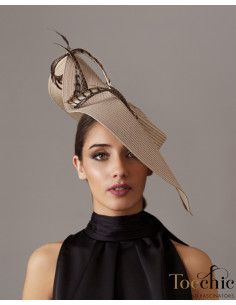 Pamela Beige con plumas para madrina de boda - Pamelas y Tocados para madrinas - 1