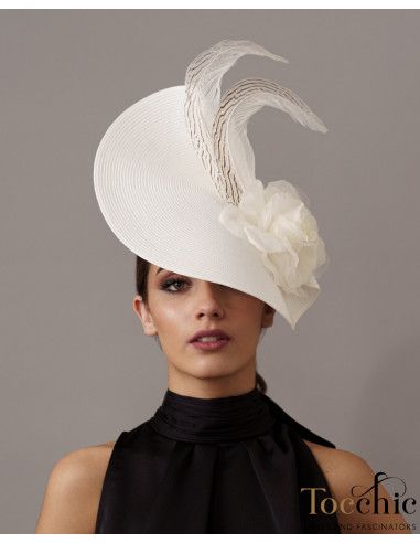 Elegante tocado de boda blanco con plumas - Sombreros y Tocados para bodas de mañana - 3