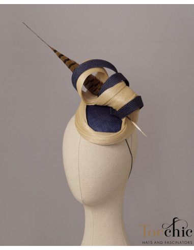 Elegante Tocado azul marino y beige para bodas de tarde - Pamelas y Tocados para madrinas - 6