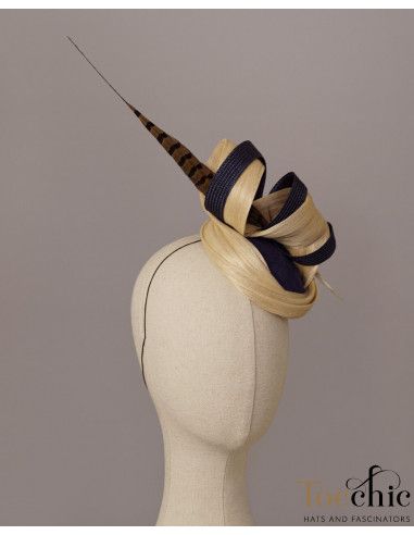 Elegante Tocado azul marino y beige para bodas de tarde - Pamelas y Tocados para madrinas - 8