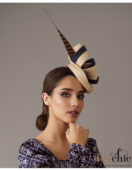 Elegante Tocado azul marino y beige para bodas de tarde - Pamelas y Tocados para madrinas - 4