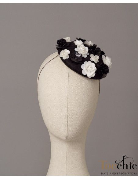 Original tocado pequeño negro y blanco con flores - Pamelas y Tocados para madrinas - 5 Original tocado pequeño negro y blanco con flores - Pamelas y Tocados para madrinas - 5