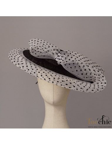 Pamela negra con velo de lunares para invitada con estilo - Sombreros y Tocados para bodas de mañana - 3