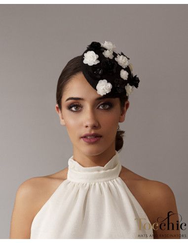Original tocado pequeño negro y blanco con flores - Pamelas y Tocados para madrinas - 2