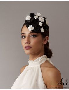 Original tocado pequeño negro y blanco con flores - Pamelas y Tocados para madrinas - 1
