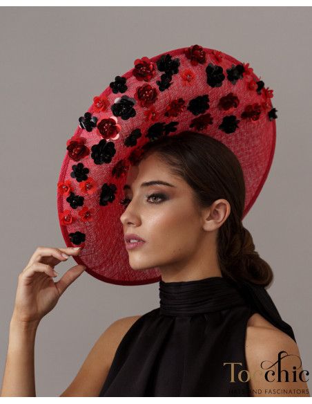 Elegante pamela roja con flores negras - Pamelas y Tocados para madrinas - 1