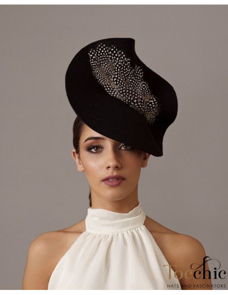Tocado negro y blanco de boda con plumas - Pamelas y Tocados para madrinas - 1