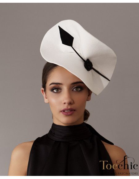 Elegant Black and white fascinator - Woman hats for the Horse races - 1