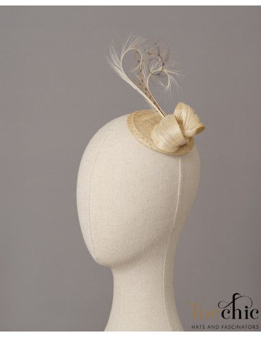 Elegante tocado de boda beige pequeño - Pamelas y Tocados para madrinas - 4