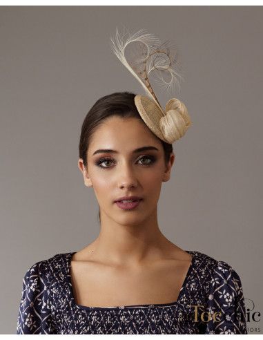 Elegante tocado de boda beige pequeño - Pamelas y Tocados para madrinas - 2