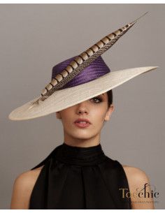 Elegante y sencilla pamela de boda beige y morada - Pamelas y Tocados para madrinas - 1 2