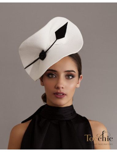 Elegante tocado blanco y negro de fieltro - Sombreros y Tocados para bodas de mañana - 7