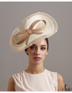 Elegante Tocado madrina de boda beige - Pamelas y Tocados para madrinas - 1 2