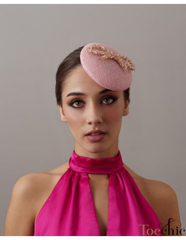 Elegante tocado sencillo rosa para bodas de tarde - Pamelas y Tocados para madrinas - 2