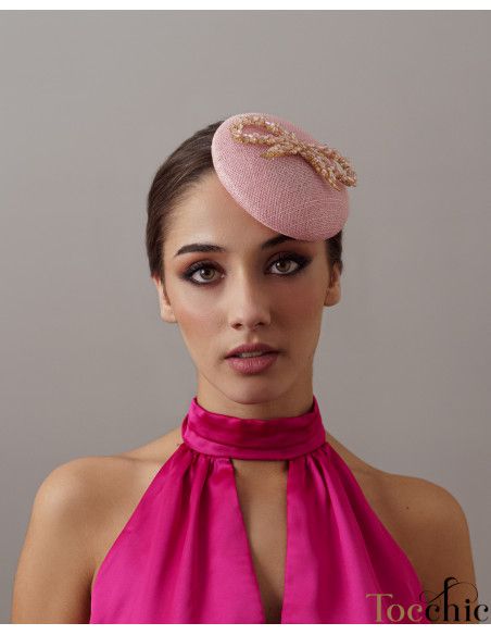 Elegante tocado sencillo rosa para bodas de tarde - Pamelas y Tocados para madrinas - 2