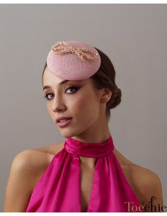 Elegante tocado sencillo rosa para bodas de tarde - Pamelas y Tocados para madrinas - 1