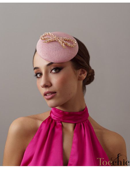 Elegante tocado sencillo rosa para bodas de tarde - Pamelas y Tocados para madrinas - 1