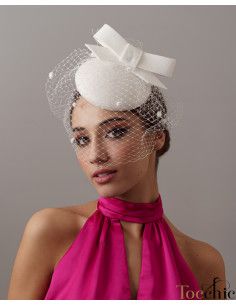 Tocado de fieltro blanco con lazo para novia - Sombreros y Tocados para bodas de mañana - 1