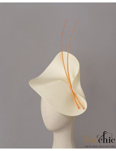 Elegante tocado crema y naranja para invitada de boda - Pamelas y Tocados para madrinas - 7