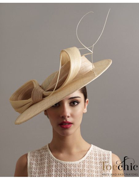 Elegante sombrero de boda madre de novio beige - Pamelas y Tocados para madrinas - 3 Elegante sombrero de boda madre de novio beige - Pamelas y Tocados para madrinas - 3