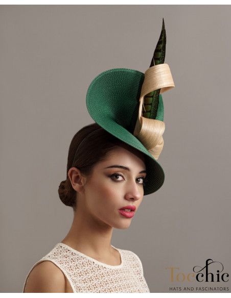 Tocado invitada perfecta verde botella y beige con plumas - Pamelas y Tocados para madrinas - 3 Tocado invitada perfecta verde botella y beige con plumas - Pamelas y Tocados para madrinas - 3