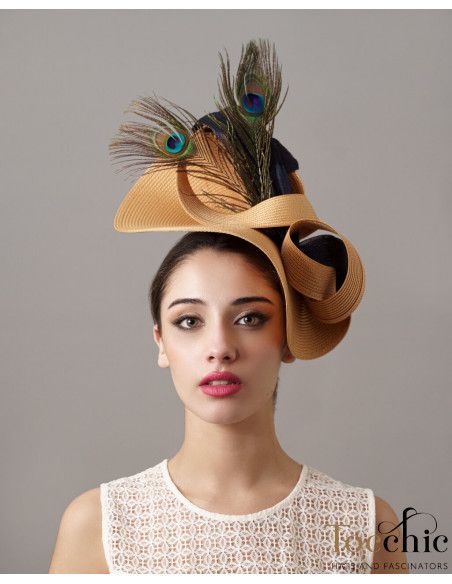 Tocado invitada perfecta camel con plumas pavo real - Pamelas y Tocados para madrinas - 2 Tocado invitada perfecta camel con plumas pavo real - Pamelas y Tocados para madrinas - 2