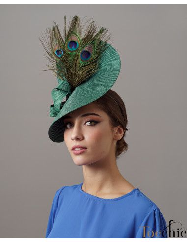 Tocado invitada de boda verde oscuro con plumas de pavo real - Pamelas y Tocados para madrinas - 1