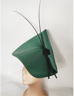 Elegante tocado verde oscuro con plumas negras - Sombreros y Tocados para bodas de mañana - 1