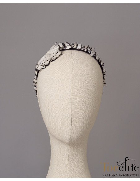 Diadema blanca y negra de plumas - Sombreros y Tocados para bodas de mañana - 4 Diadema blanca y negra de plumas - Sombreros y Tocados para bodas de mañana - 4