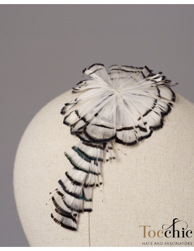 Diadema blanca y negra de plumas - Sombreros y Tocados para bodas de mañana - 8