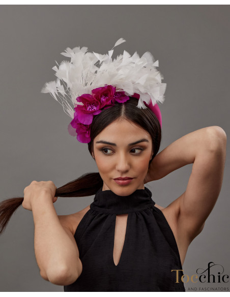 Diadema de boda invitada perfecta rosa y blanca con plumas y flores - Tocados para bodas de noche - 1