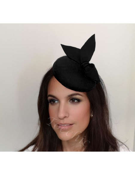 Tocado sencillo fieltro negro invitada de boda - Pamelas y Tocados para madrinas - 2