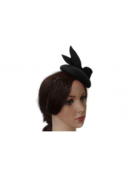 Tocado sencillo fieltro negro invitada de boda - Pamelas y Tocados para madrinas - 3