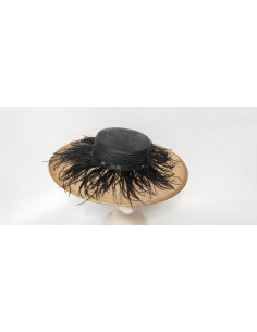 Sombrero de boda dorado y negro con plumas - Pamelas y Tocados para madrinas - 1
