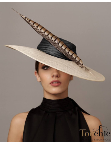 Elegante y sencilla pamela de madrina boda beige y negra - Pamelas y Tocados para madrinas - 3