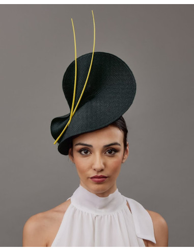 Elegante Tocado negro invitada en boda de día - Pamelas y Tocados para madrinas - 3