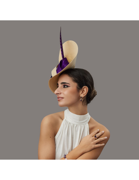 Elegante Tocado madrina boda beige y morado - Pamelas y Tocados para madrinas - 4
