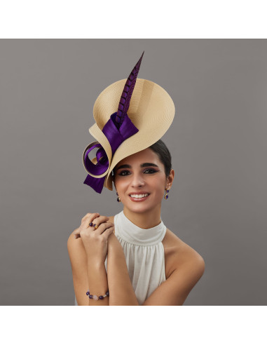 Elegante Tocado madrina boda beige y morado - Pamelas y Tocados para madrinas - 1
