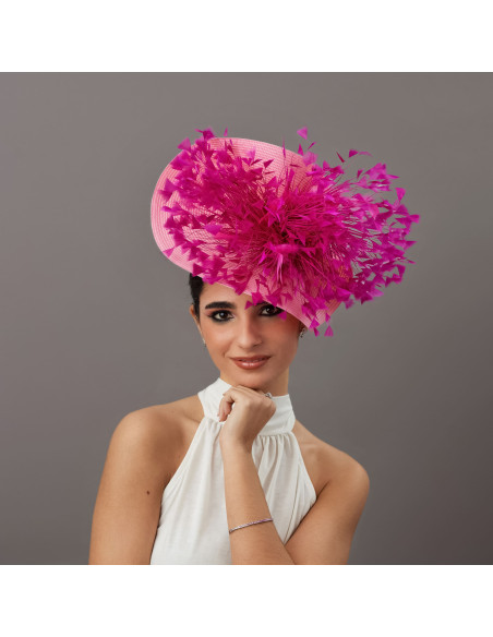 Espectacular Tocado rosa fucsia con plumas - Pamelas y Tocados para madrinas - 1