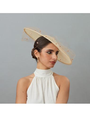 Pamela para madrina de boda con velo beige - Pamelas y Tocados para madrinas - 1