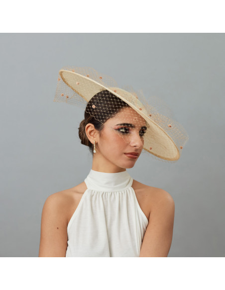 Pamela para madrina de boda con velo beige - Pamelas y Tocados para madrinas - 1