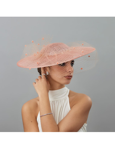 Sombrero invitada de boda nude con velo spot - Pamelas y Tocados para madrinas - 3