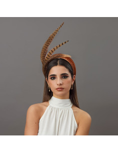 Elegante diadema camel con plumas marrones - Pamelas y Tocados para madrinas - 1
