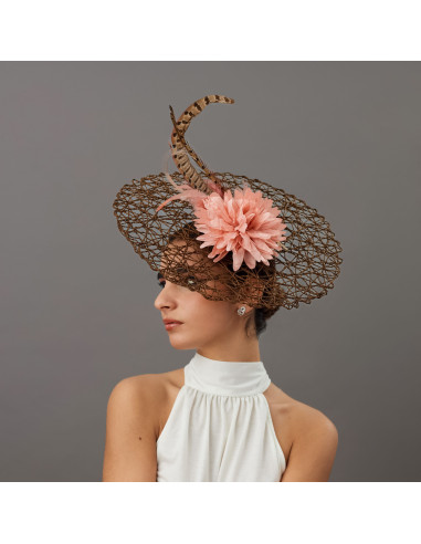 Original Tocado marrón y nude con plumas - Pamelas y Tocados para madrinas - 1