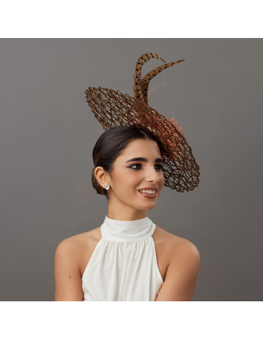 Original Tocado marrón y nude con plumas - Pamelas y Tocados para madrinas - 3