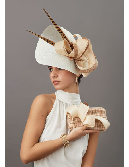 Sombrero de boda invitada perfecta marfil con plumas marrones - Pamelas y Tocados para madrinas - 5 Sombrero de boda invitada perfecta marfil con plumas marrones - Pamelas y Tocados para madrinas - 5