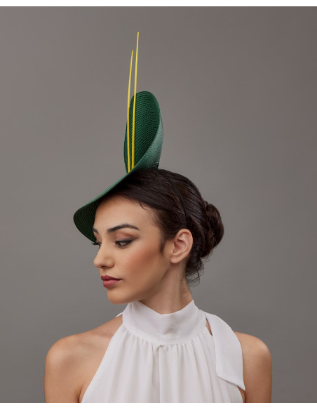 Tocado verde botella y amarillo con plumas - Pamelas y Tocados para madrinas - 2