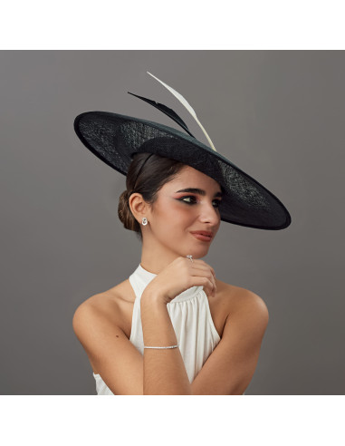 Elegante pamela negra con plumas para madrina de boda - Pamelas y Tocados para madrinas - 1